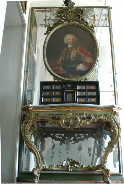 Table consolle con specchiera e medaglione con dipinto raffigurante Vittorio Emanuele I di Savoia