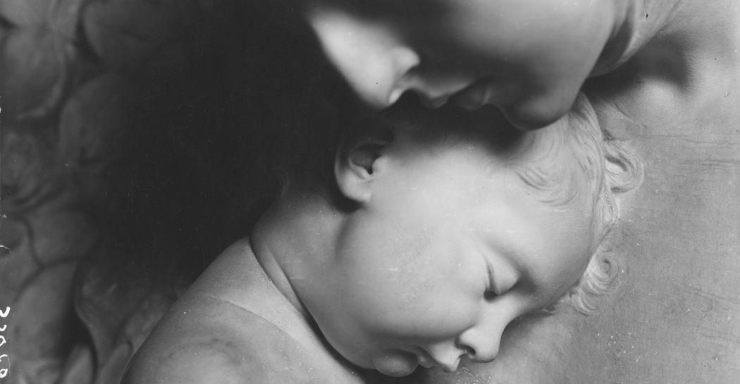 P. Canonica, Madonna con bambino, particolare, 1918, marmo P. Canonica, Madonna con bambino, particolare, 1918, marmo